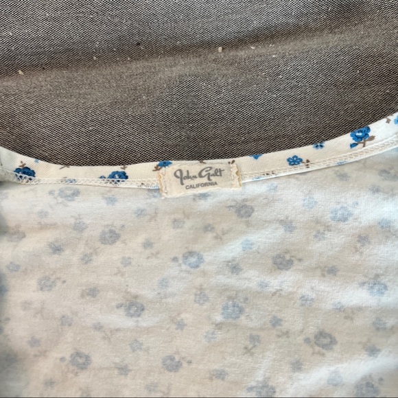 Brandy Melville Amara Top in white with blue flowers - Picture 4 of 5